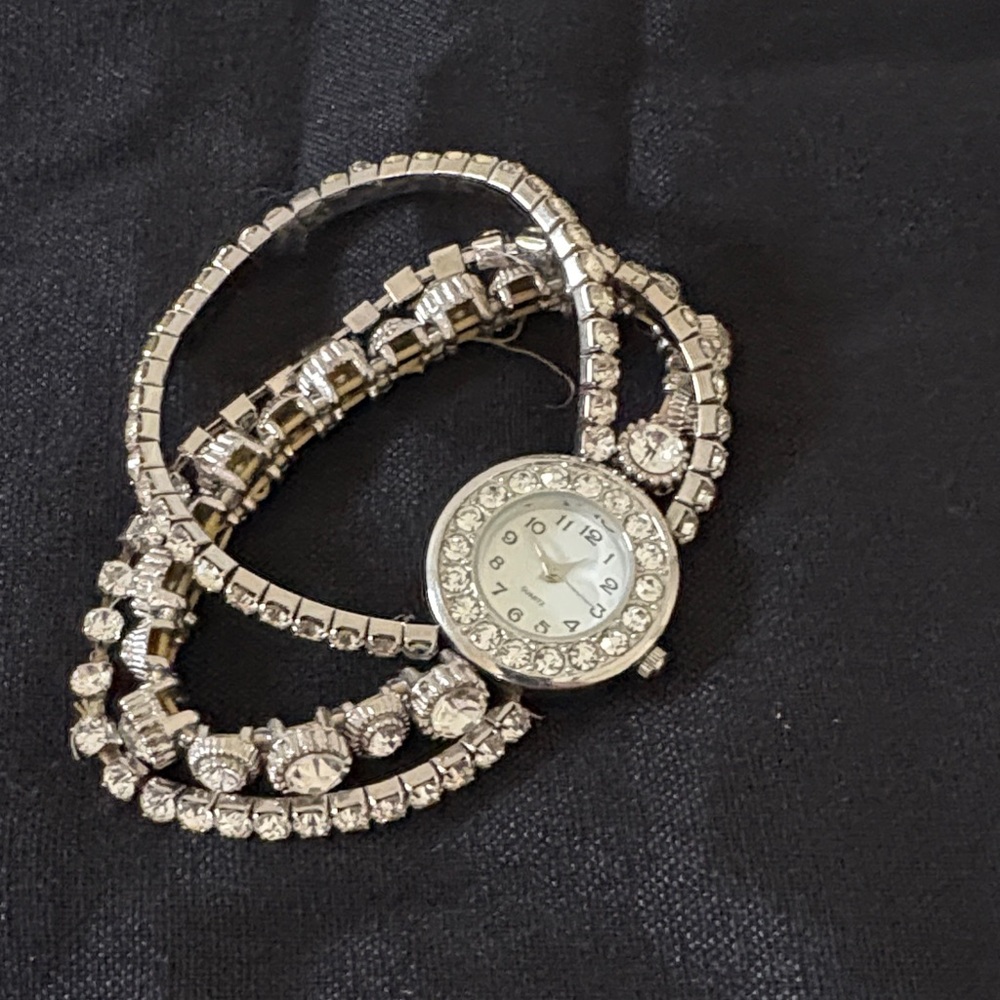 ✨✨Project Watch needs TLC  Dazzling Silver Women's Crystal Watch